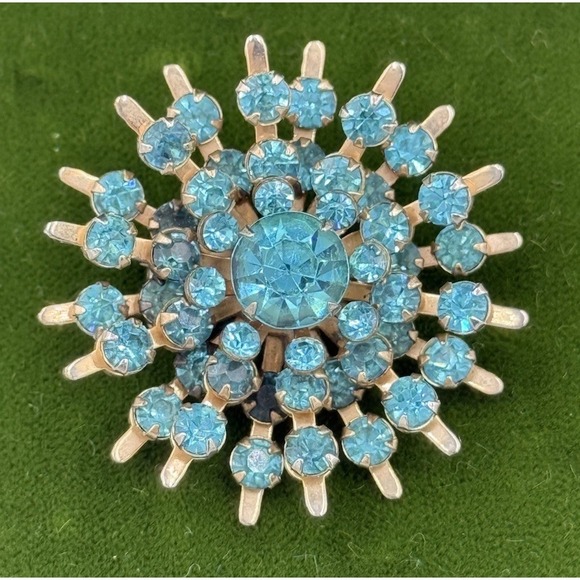 The Unbranded Brand Jewelry - Vintage Gold Tone Starburst Broach Aqua Blue Flower Rosette Blue Rhinestone